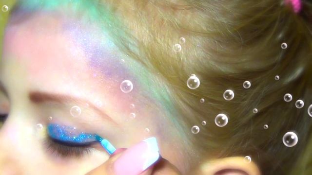 Vika Pretend Play Princess Mermaid dressing up and doing makeup смотреть онлайн
