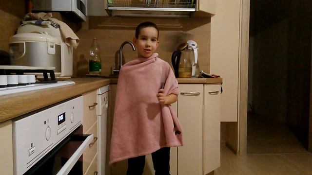 Бабушка взяла мухобойку,внучке нечего делать! смотреть онлайн