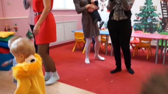 Танцы малышей на Новогоднем утреннике смотреть онлайн