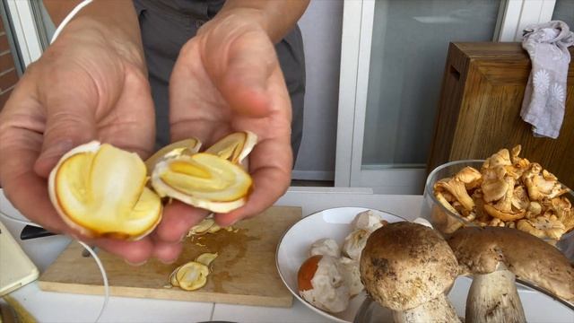 Как быстро приготовить салат Цезарский гриб | Царский гриб | Готовим салат из гриба оволо. смотреть онлайн