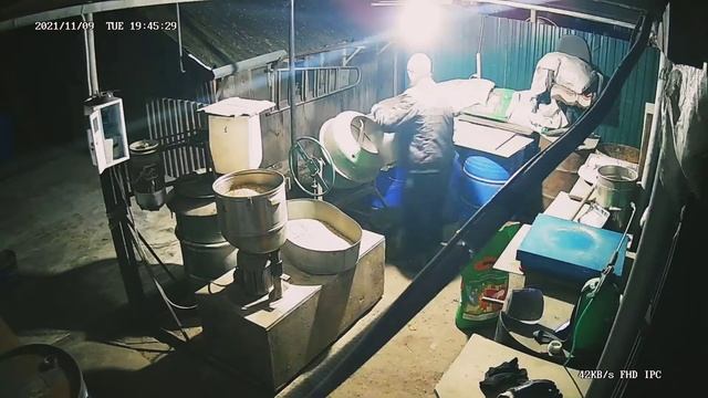 Приготовление корма для свиней, поросят в домашних условиях. смотреть онлайн