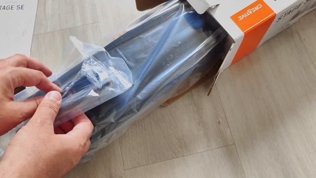 CREATIVE STAGE SE Under Monitor Soundbar unboxing смотреть онлайн