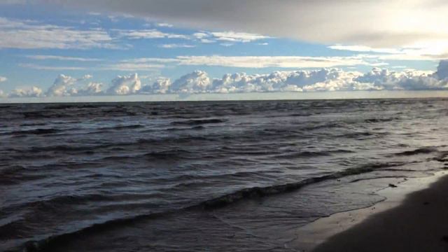 Остров ранних птиц - море, небо, песок смотреть онлайн