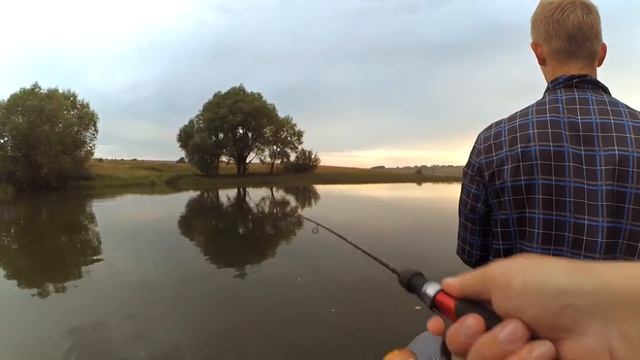 Их тут просто кишит!!! Рыбалка на пилькер и прочее! смотреть онлайн