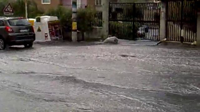 15 minuti circa di pioggia !! Via Gramsci a Gravina di Catania. смотреть онлайн