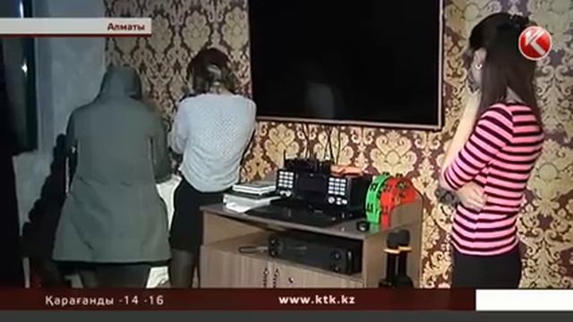 Жезөкшелер клиенттерін караокеде қабылдаған! смотреть онлайн