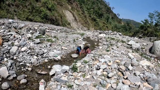 Fishing🐠In Himalayan River of Nepal !! Traditional Duwali Fishing, Cooking Rice and Eating Riversid смотреть онлайн