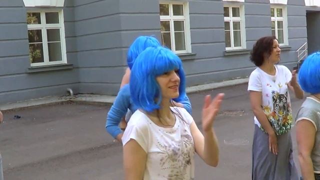 Да я Мать, и я умею танцевать!!! Клип на выпускной от лучших родителей смотреть онлайн