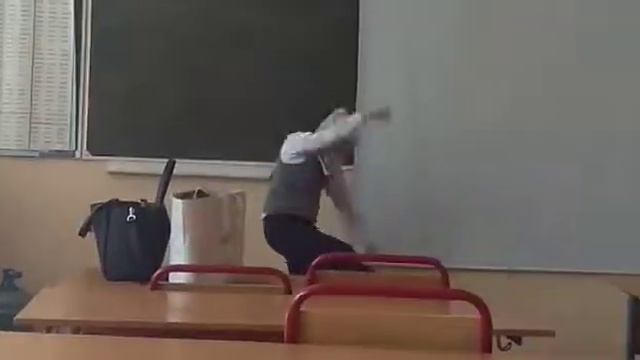 Не знаешь чем заняться ? Одень на голову пакет и танцуй и жизнь прекрасна