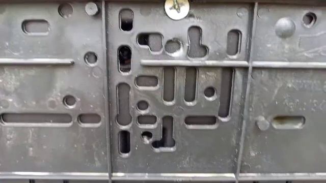 Как закрепить прямоугольную рамку гос. номера на основание под квадратный номер смотреть онлайн