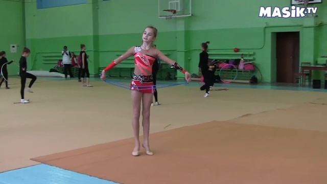 Гимнастка со скакалкой смотреть онлайн