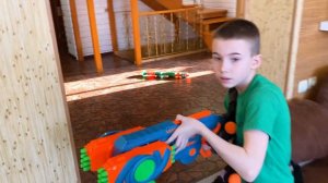 Nerf Flip32 против Инопланетянина Пришелец похитил Папу