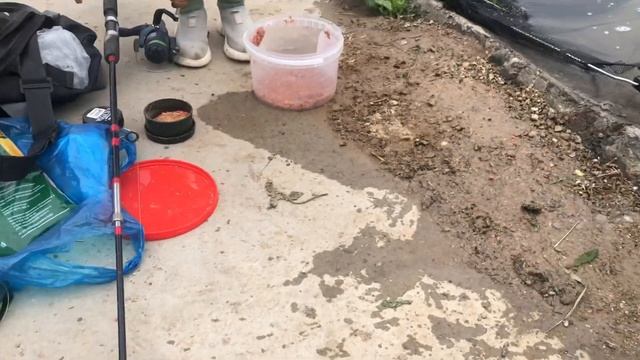 Рыбалка с рыбачкой СОНЕЙ!!!Оросительный канал #рыбалка #рыбалка2022 #карась #рыбалканадонки