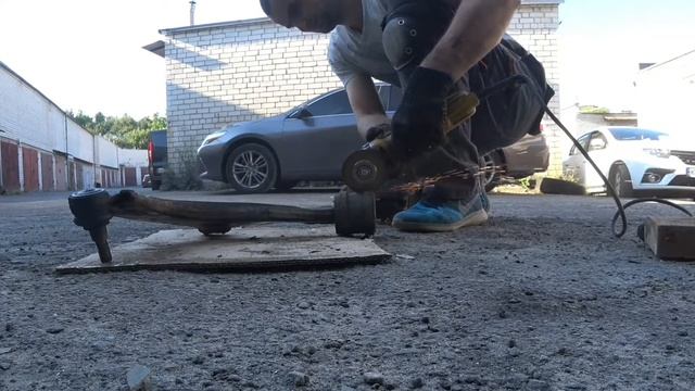 Замена сайлентблоков передних рычагов на FORD FOCUS смотреть онлайн