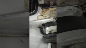 Течёт вода в ноги пассат б5