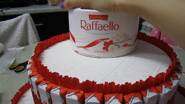 Как сделать двухъярусный торт из киндеров. DIY Подробный мастер-класс. смотреть онлайн