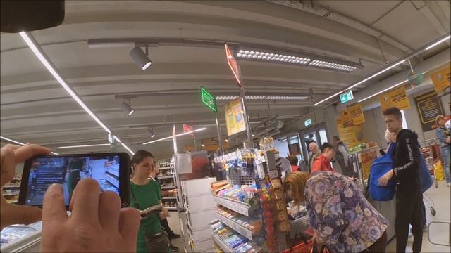 Полицейский требует отойти в сторону. Посылаю его. Большая начальница из центрального офиса. смотреть онлайн