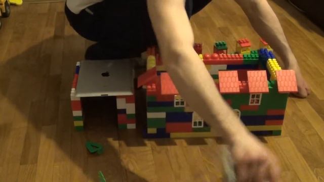 Детский коттедж из LEGO спецтехника 3 смотреть онлайн