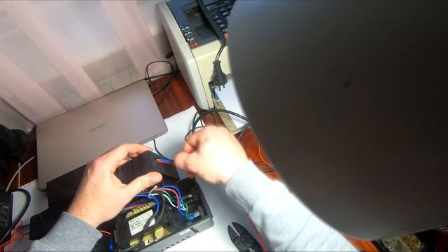 Як зробити вдома світло . Домашняя электростанция из старого ИБП детально, как собрать. смотреть онлайн