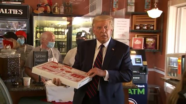 President Trump goes out for pizza смотреть онлайн