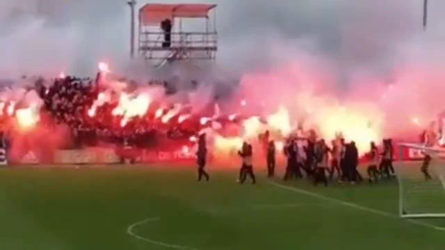 Ajax Ultras on training session day before derby with Feyenoord смотреть онлайн