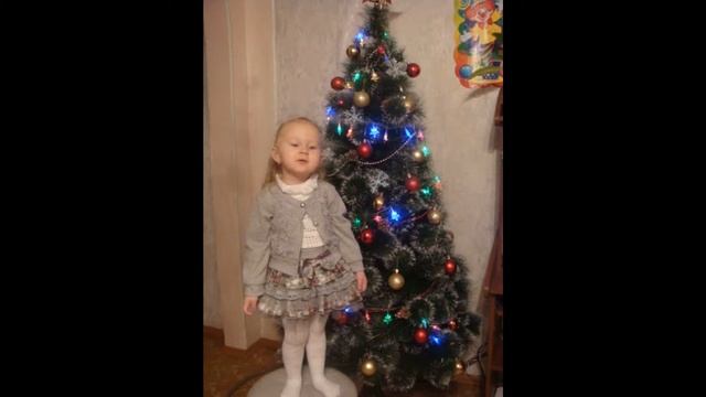 Ева 3 года.Стих "Ходит наша бабушка" смотреть онлайн