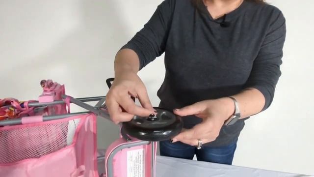 How To Install the Rear Wheels on the Toy Caboose Stroller смотреть онлайн