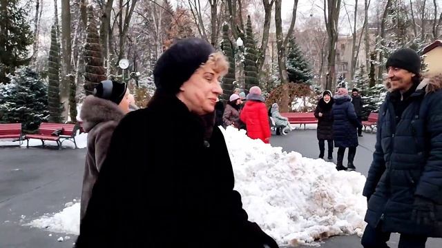РОЗЫ В ФЕВРАЛЕ!???/ТАНЦЫ В ПАРКЕ ГОРЬКОГО ХАРЬКОВ ФЕВРАЛЬ 2022 смотреть онлайн