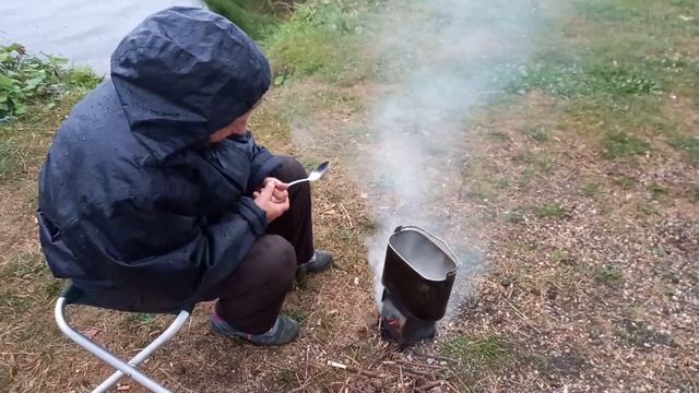 Малоистокский пруд.Ночная рыбалка под дождем. смотреть онлайн