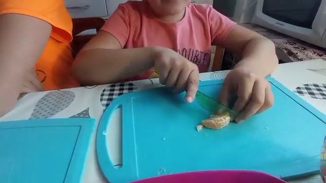 Готовим фруктовый салат смотреть онлайн