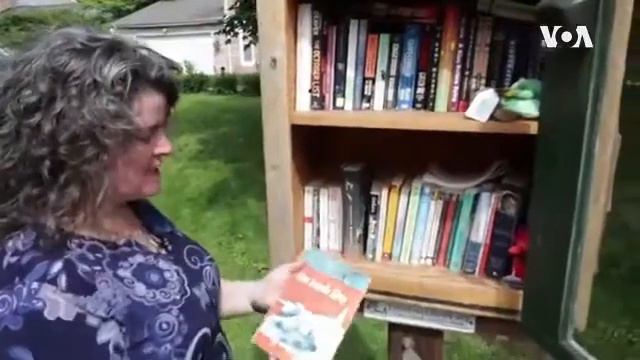 Book Lovers Free Libraries Where People Exchange Books Still Popular in US смотреть онлайн