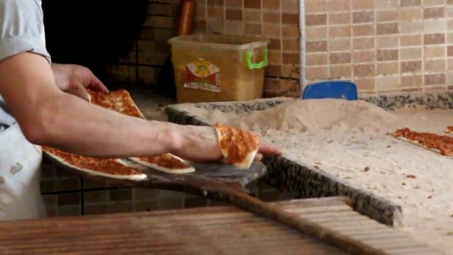 Как делают пиде с фаршем (Kıymalı Pide)