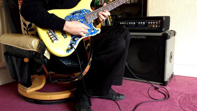 Fender Mustang Bass смотреть онлайн