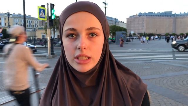Надела Бы Хиджаб? Реакция Русских Девушек на Хиджаб! смотреть онлайн