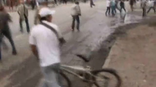 Хаос воцарился на дорогах Колумбии смотреть онлайн