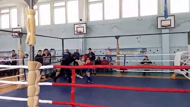 Агабалаев Замир 9-0 Тайскому боксу г.Братск   накаутом выиграл.