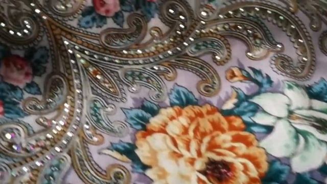 Павловопосадский платок "Тайна сердца" в россыпи страз смотреть онлайн
