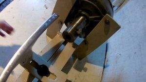 Токарный  станок по дереву из двигателя от стиральной машины . Своими руками