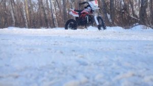 Зимой  заводим питбайк