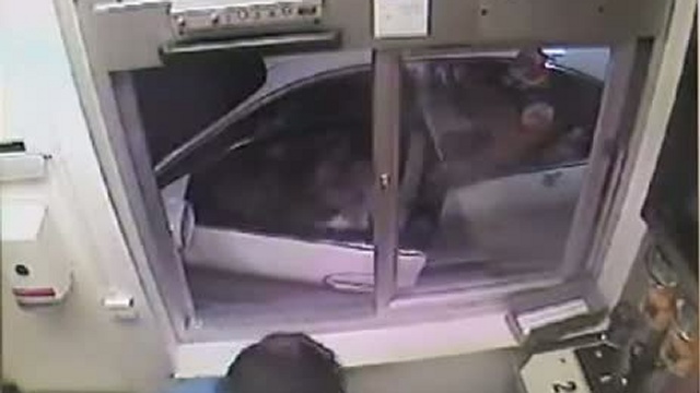 Драка в McDonald?s - это ж надо так проголодаться?? смотреть онлайн