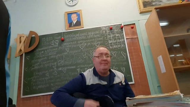 ПОЕМ И ИГРАЕМ НА ГИТАРЕ С УЧИТЕЛЕМ НЕМЕЦКОГО В КЛАССЕ!!/АВТОРСКИЕ ПЕСНИ\ПОПУЛЯРНЫЕ ПЕСНИ\ТОП УЧИТЕЛ смотреть онлайн