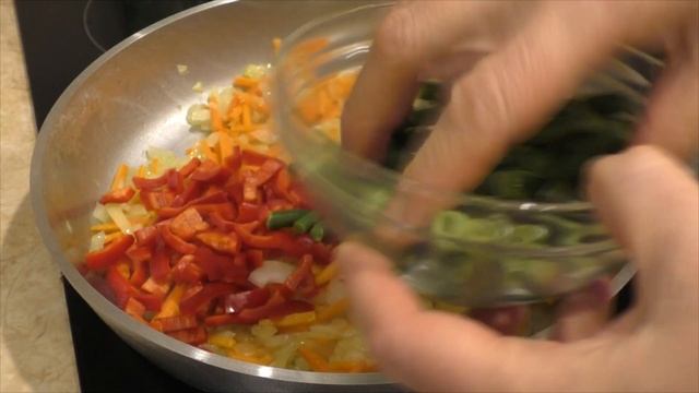 ПОЛЕЗНЫЙ ОБЕД. ОТВАРНАЯ КУРИЦА С РИСОМ И ОВОЩАМИ смотреть онлайн