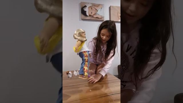 Unboxing American Girl Julie смотреть онлайн