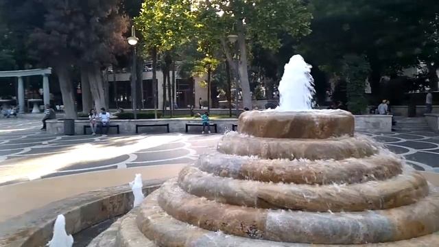 Прогулки по городу Баку - Walks around the city of Baku смотреть онлайн