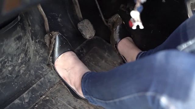 Russian Girl Stuck Video 18 trailer // Ksyusha stuck in the car, and Christina comes to the rescue смотреть онлайн