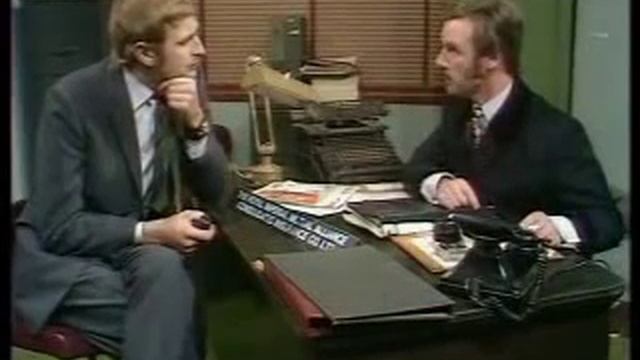 Monty Python Motor Insurance Aston Martin смотреть онлайн