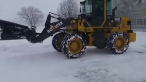 Уборка снега отвалом фронтального погрузчика Boulder WL33H