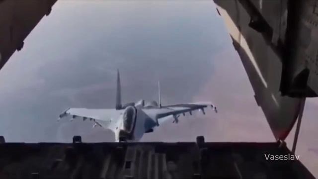 СУ-30М заглянул в грузовой отсек смотреть онлайн