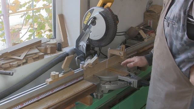 Самые дешевые прижимы на торцовочную пилу. Cheap clamps on miter saw. смотреть онлайн