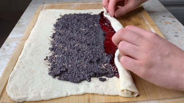 Маковый рогалик с малиновым вареньем. смотреть онлайн